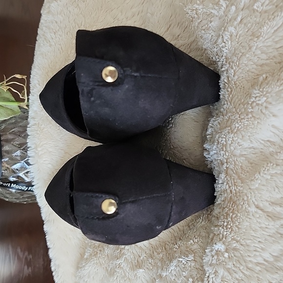 Women's Black Suede Wedge Pumps - Picture 3 of 4
